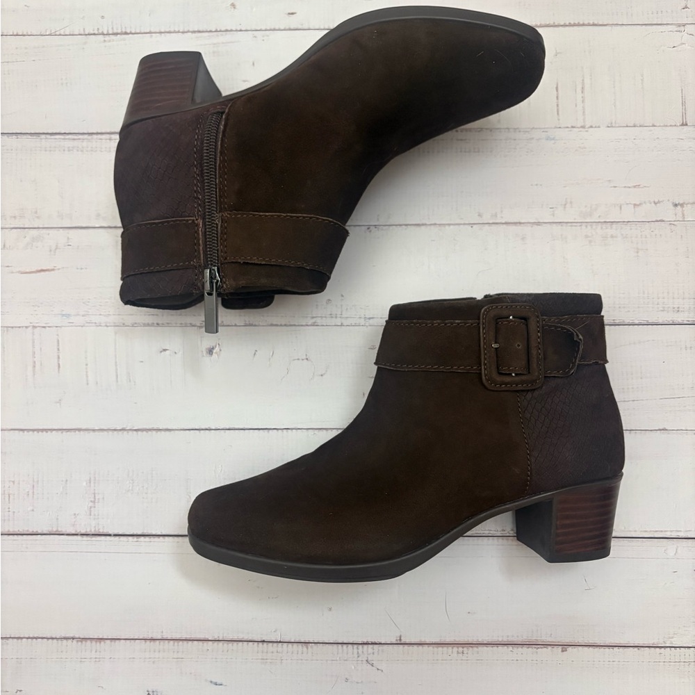 NWOT Munro women’s Callie Sued Ankle Bootie 6.5 Brown